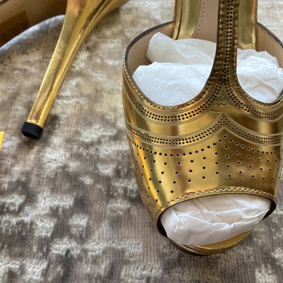 Worn once.  Pretty GOLD FENDI shoes - Picture 5 of 8